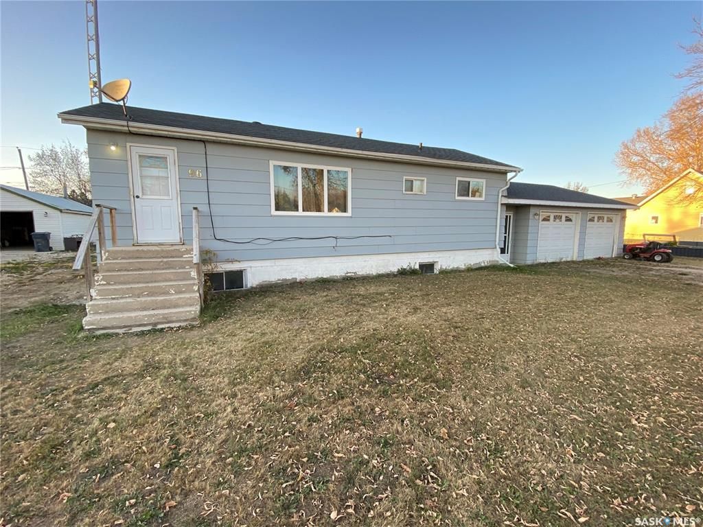 Main Photo: 96 Railway Avenue in Carrot River: Residential for sale : MLS®# SK889725