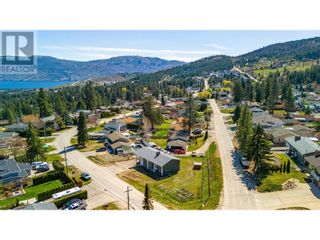 Photo 4: 3334 McMurchie Road in West Kelowna: House for sale : MLS®# 10309682