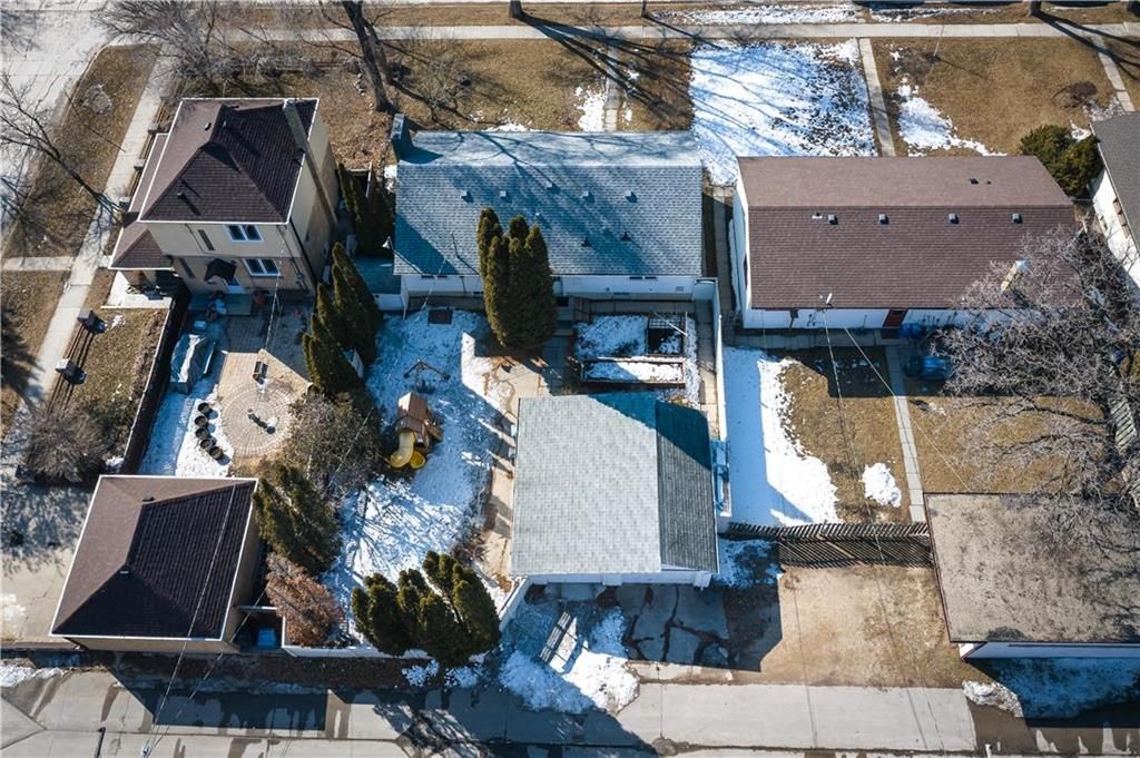 Photo 37: Photos: 70 Champlain Street in Winnipeg: Norwood Residential for sale (2B)  : MLS®# 202105429