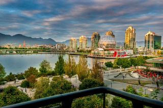 Photo 2: 502 118 ATHLETES Way in Vancouver: False Creek Condo for sale in "Shoreline at the Village on False Creek" (Vancouver West)  : MLS®# R2208955