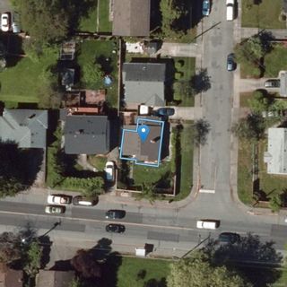Photo 37: 2506 Roseberry Ave in Victoria: Vi Fernwood Half Duplex for sale : MLS®# 908409