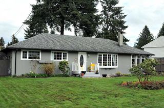 Photo 1: 2562 POPLYNN Drive in North Vancouver: Westlynn House for sale : MLS®# R2156112