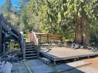 Photo 4: 978 NORTH Road in Gibsons: Gibsons & Area House for sale (Sunshine Coast)  : MLS®# R2566421