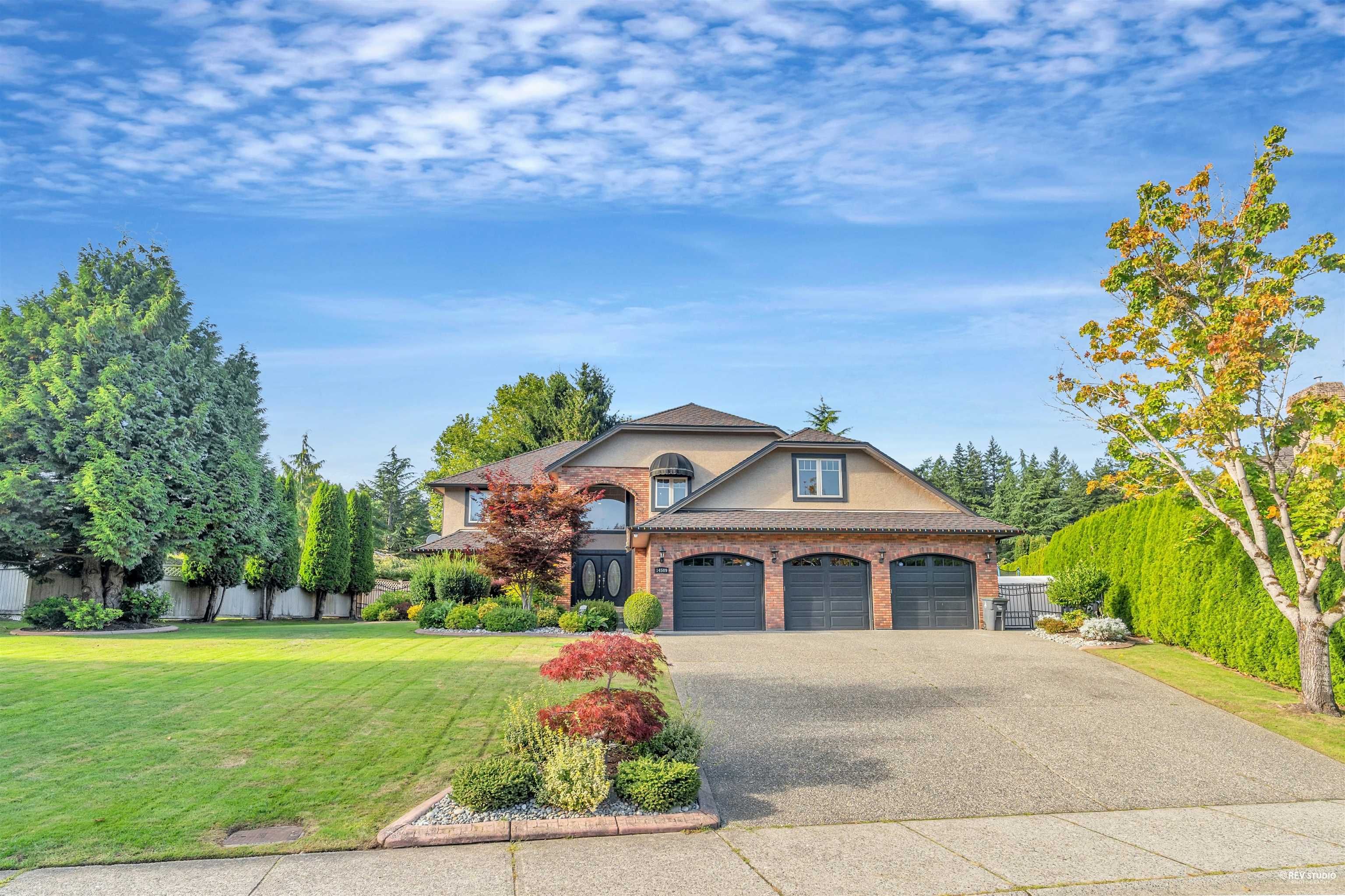 Main Photo: 14509 30 Avenue in Surrey: Elgin Chantrell House for sale (South Surrey White Rock)  : MLS®# R2702939