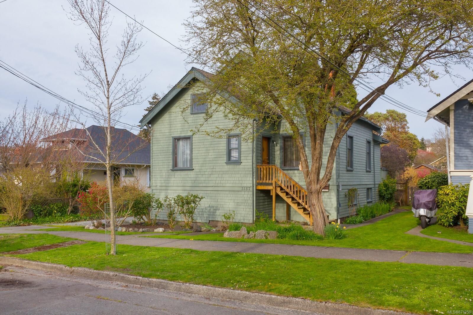 Main Photo: 3187 Fifth St in Victoria: Vi Mayfair House for sale : MLS®# 871250