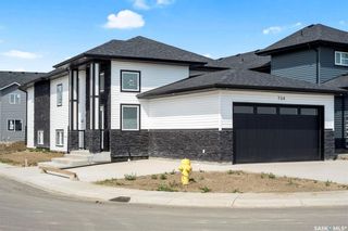 Photo 1: 734 Delainey Court in Saskatoon: Brighton Residential for sale : MLS®# SK927735
