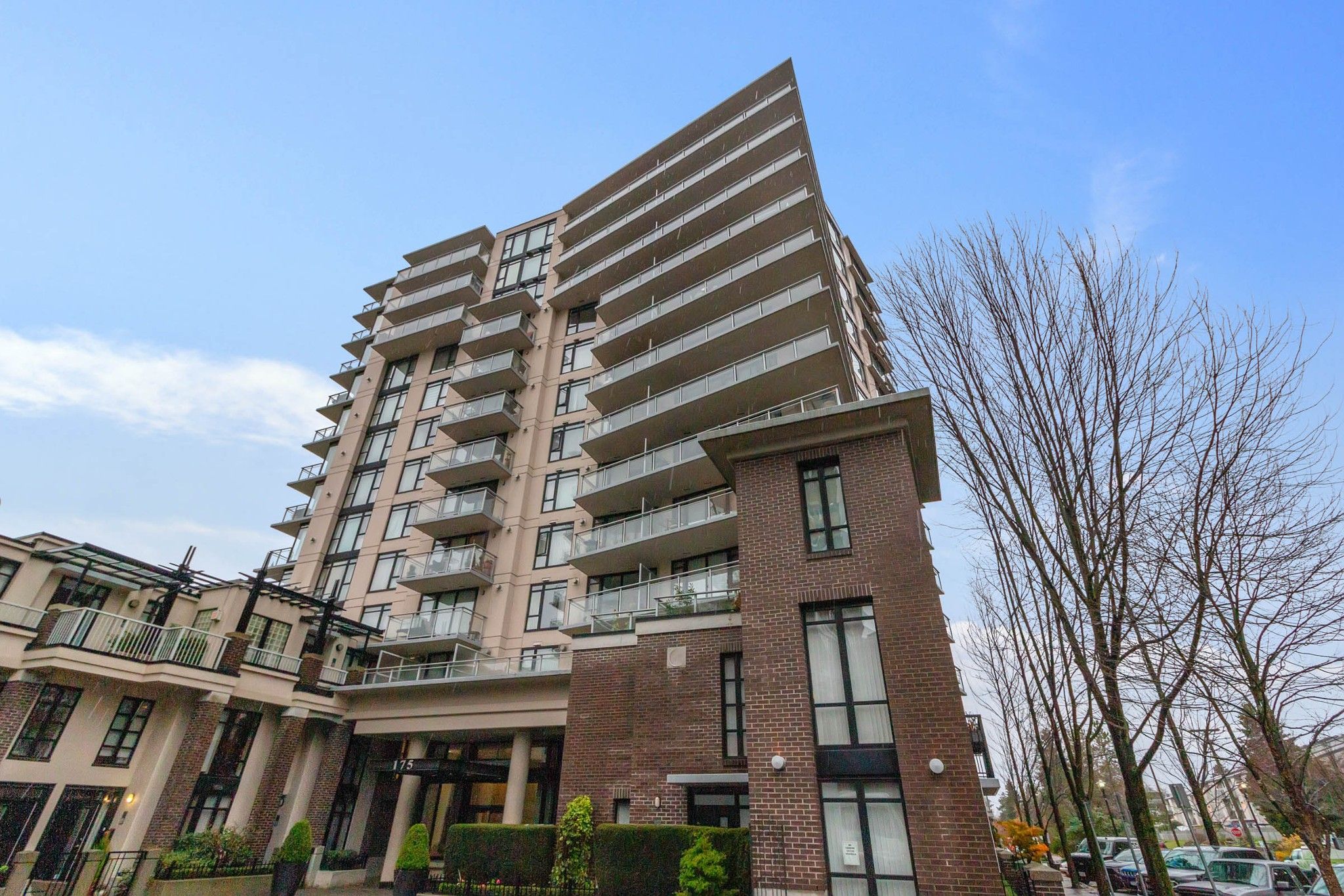 Main Photo: 903 175 W 1ST Street in North Vancouver: Lower Lonsdale Condo for sale in "Time" : MLS®# R2518154