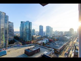 Photo 5: 1407 977 MAINLAND STREET in : Yaletown Condo for sale (Vancouver West)  : MLS®# R2132152