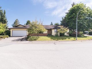 Photo 4: 20050 50A Avenue in Langley: Langley City House for sale : MLS®# R2859571