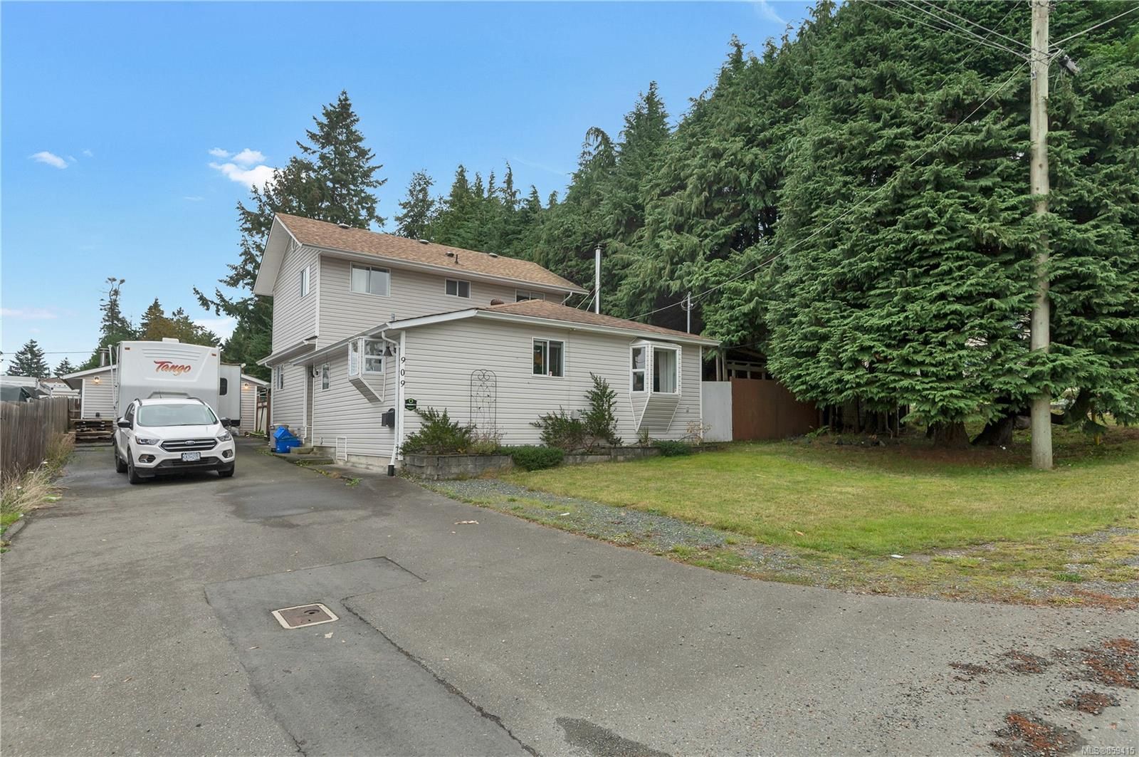 Main Photo: 909 Fir St in Campbell River: CR Campbell River Central House for sale : MLS®# 859415