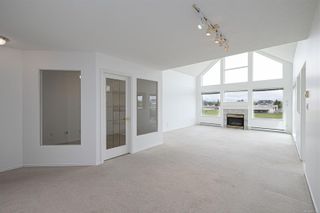 Photo 2: 308 2278 James White Blvd in Sidney: Si Sidney North-East Condo for sale : MLS®# 902178