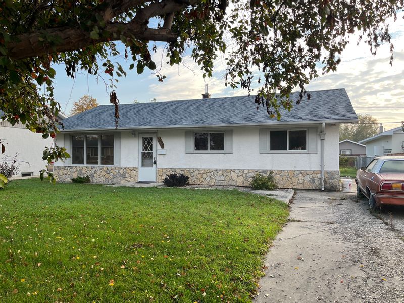 FEATURED LISTING: 726 4th St NW Portage la Prairie