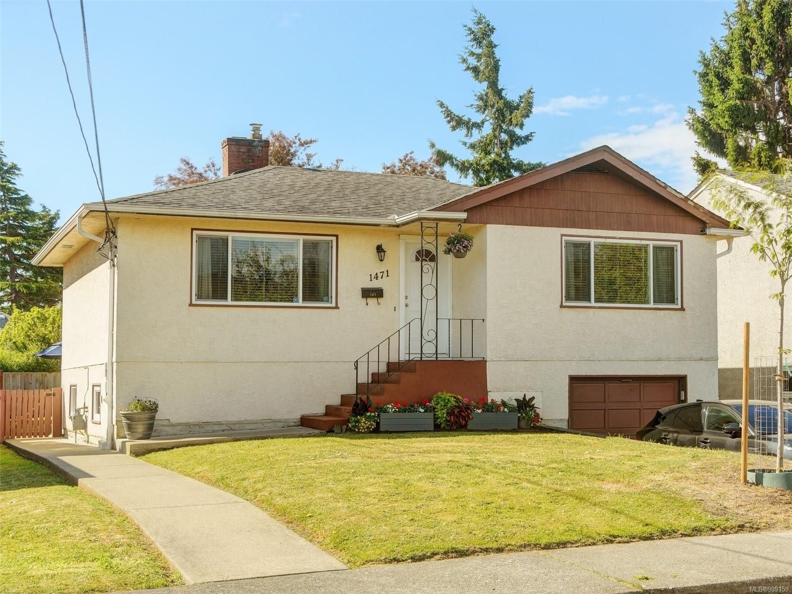 Main Photo: 1471 Stroud Rd in Victoria: Vi Oaklands House for sale : MLS®# 909159