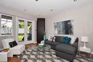 Photo 2: 25 W 15TH AVENUE in Vancouver: Mount Pleasant VW Townhouse for sale (Vancouver West)  : MLS®# R2065809