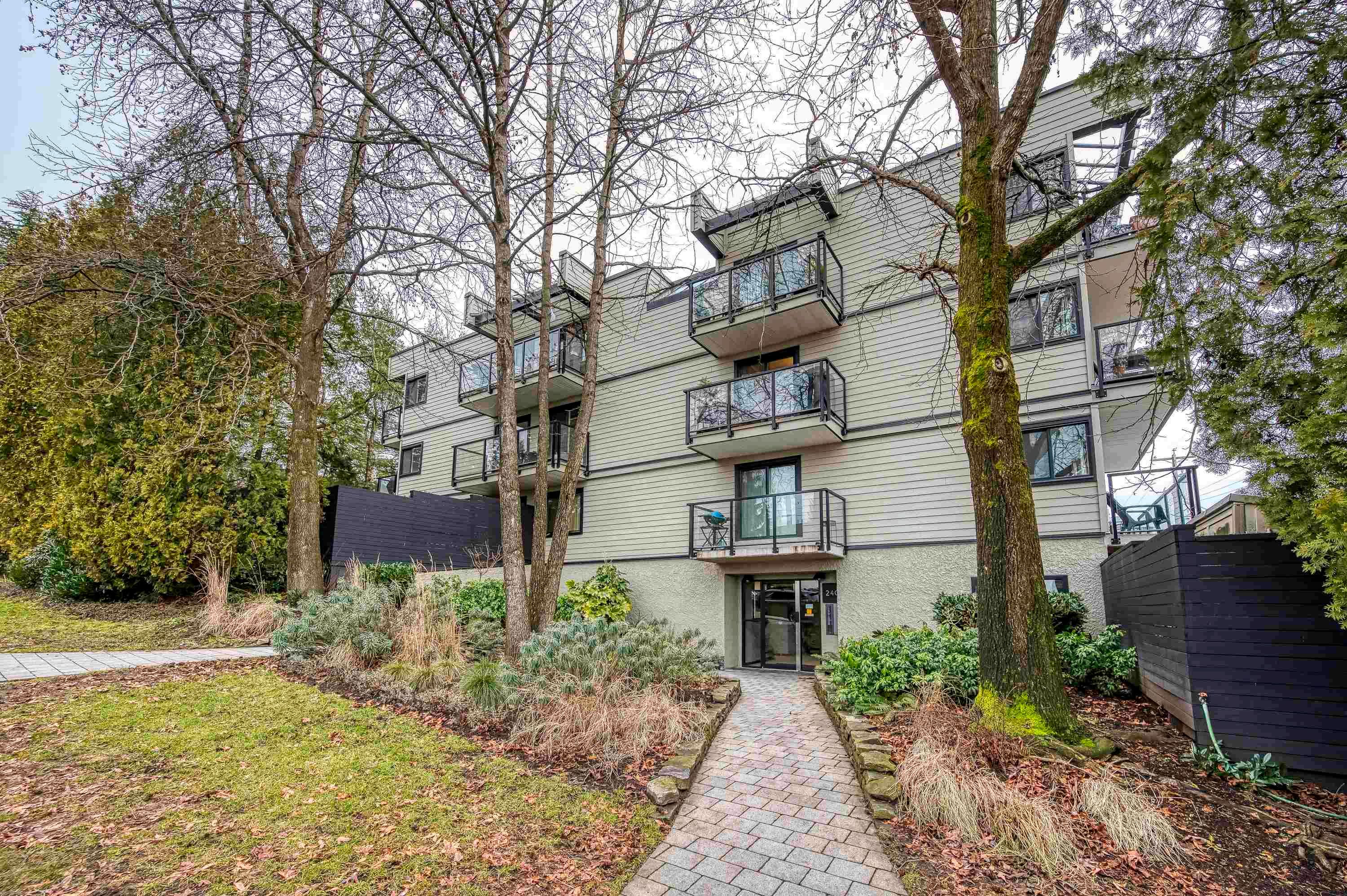 Main Photo: 211 240 MAHON AVENUE in : Lower Lonsdale Condo for sale : MLS®# R2644920