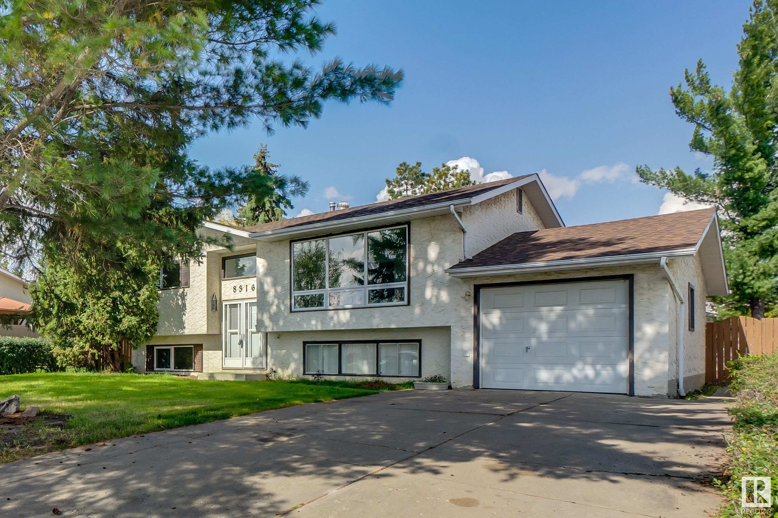 Main Photo: 8316 152A Avenue in Edmonton: Zone 02 House for sale : MLS®# E4358667