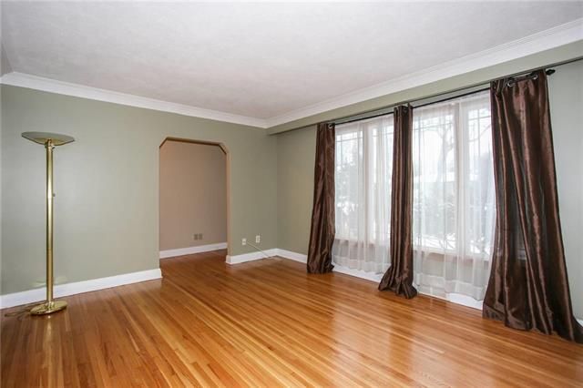 Photo 3: Photos: 692 Cordova Street in Winnipeg: River Heights Single Family Detached for sale (1D)  : MLS®# 1830606