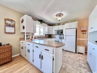 Photo 10: 410 McGillivray Street in Outlook: Residential for sale : MLS®# SK898271
