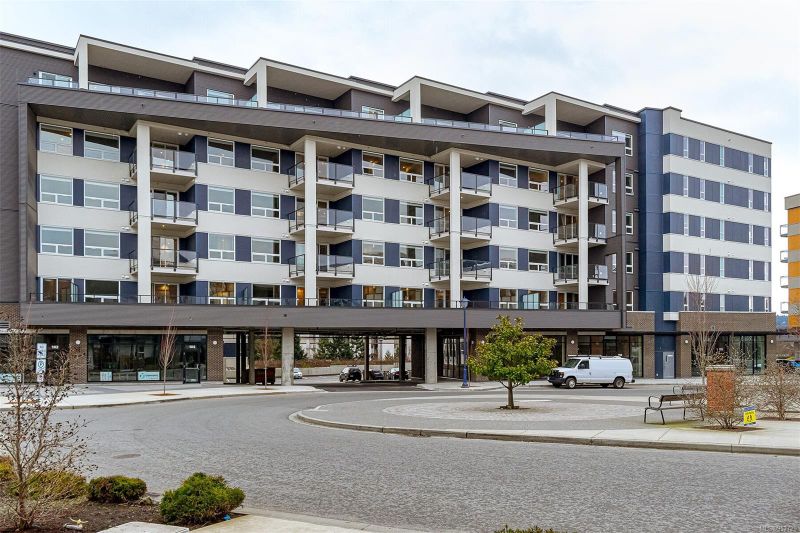 FEATURED LISTING: 413 - 947 Whirlaway Cres Langford
