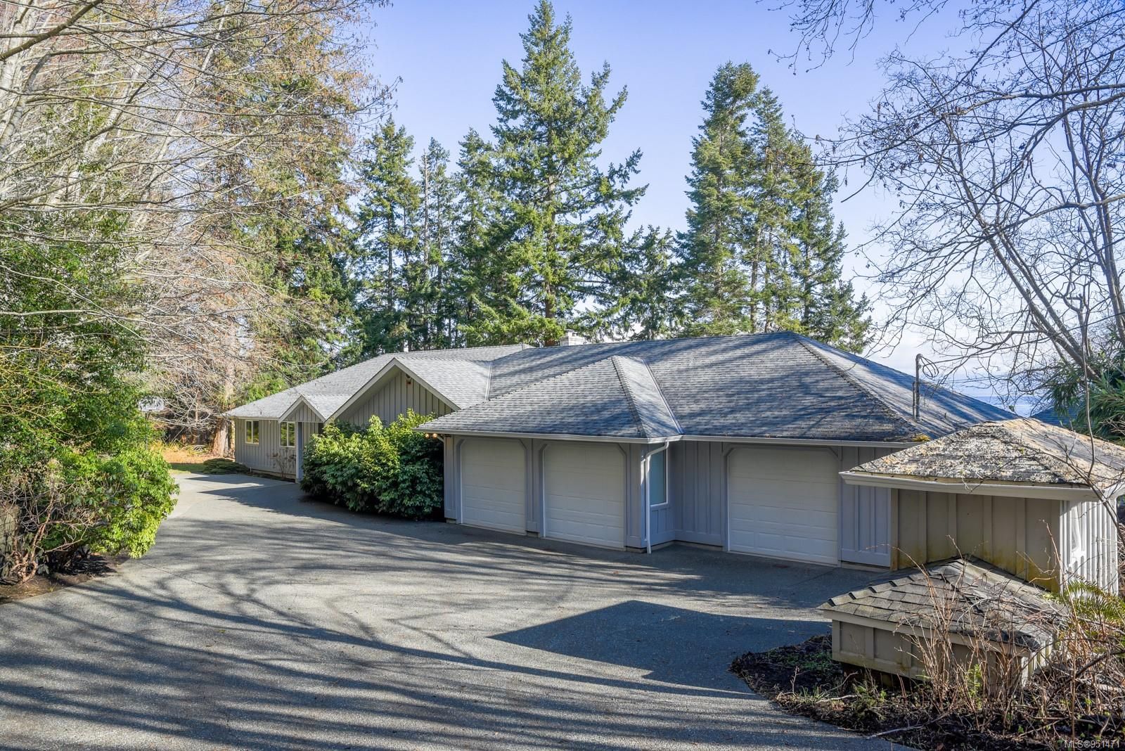 Main Photo: 6410 Coho Dr in Courtenay: CV Courtenay North House for sale (Comox Valley)  : MLS®# 951471