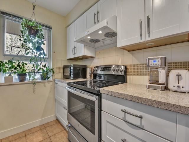 Photo 5: Photos: 305 7088 MONT ROYAL Square in Vancouver: Champlain Heights Condo for sale in "Brittany" (Vancouver East)  : MLS®# R2574941
