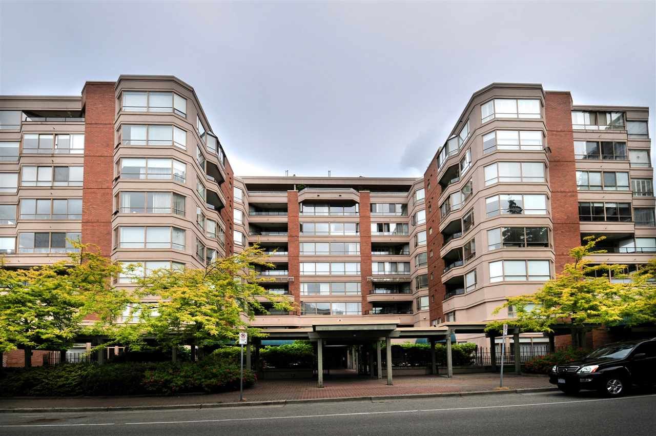 Main Photo: 203 15111 RUSSELL Avenue: White Rock Condo for sale in "Pacific Terrace" (South Surrey White Rock)  : MLS®# R2102035