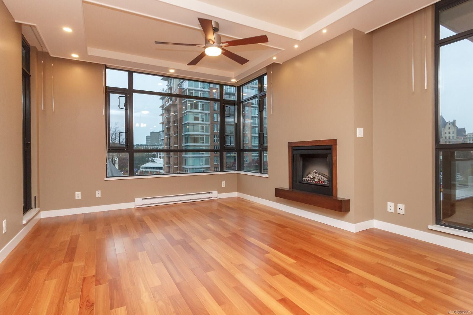 Photo 4: Photos: 406 788 Humboldt St in Victoria: Vi Downtown Condo for sale : MLS®# 862335