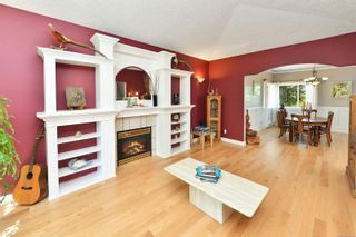Photo 8: 989 Shaw Ave in Langford: La Florence Lake House for sale : MLS®# 880324