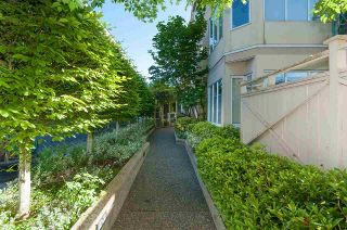 Photo 4: 204 131 W 20TH Street in North Vancouver: Central Lonsdale Condo for sale in "Vista West" : MLS®# R2270171