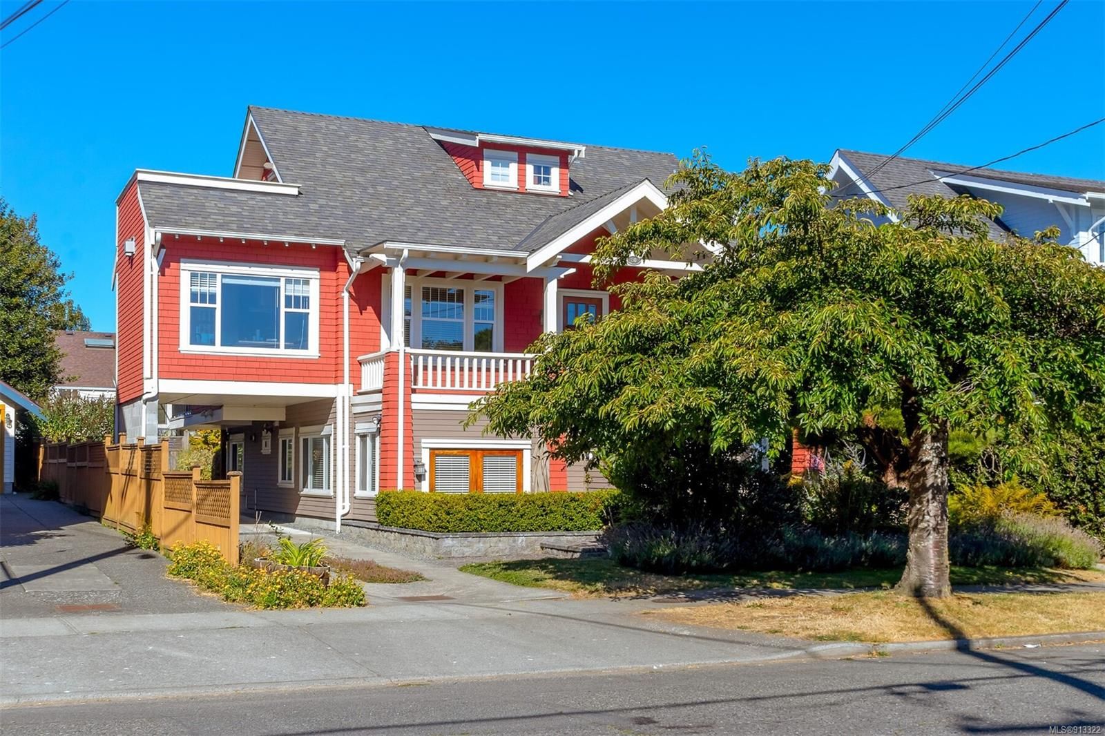 Main Photo: 3 80 Moss St in Victoria: Vi Fairfield West Row/Townhouse for sale : MLS®# 913322