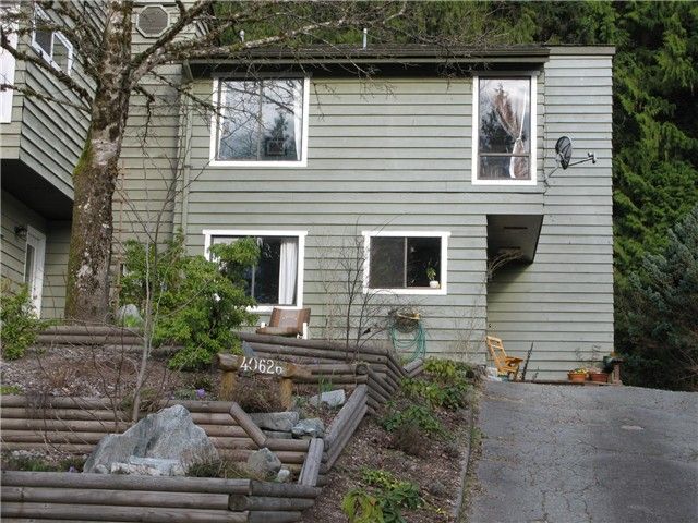 Main Photo: 40626 PERTH Drive in Squamish: Garibaldi Highlands 1/2 Duplex for sale : MLS®# V995194