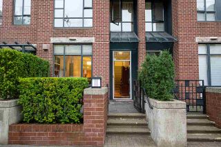 Photo 1: 2270 REDBUD Lane in Vancouver: Kitsilano Townhouse for sale in "ANSONIA" (Vancouver West)  : MLS®# R2508791