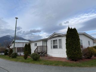 Photo 1: 103 41168 LOUGHEED Highway in Mission: Dewdney Deroche Manufactured Home for sale in "Oasis Estates" : MLS®# R2543776