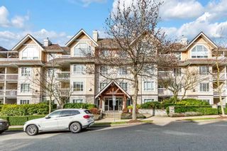 Photo 1: 404 1685 152A Street in Surrey: King George Corridor Condo for sale in "SUNCLIFF PLACE" (South Surrey White Rock)  : MLS®# R2552186