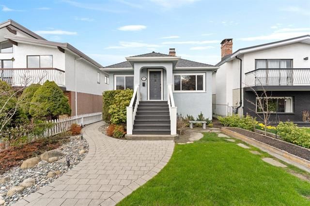 Main Photo: 2651 E 6th Avenue in Vancouver: Renfrew VE House for sale (Vancouver East)  : MLS®# R2766928