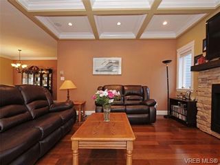 Photo 3: 3835 South Valley Dr in VICTORIA: SW Strawberry Vale House for sale (Saanich West)  : MLS®# 694067