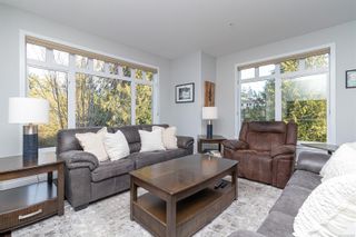 Photo 2: 303 590 Bezanton Way in Colwood: Co Olympic View Row/Townhouse for sale : MLS®# 948266