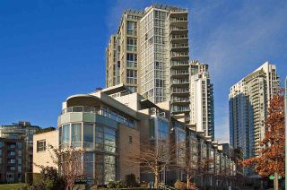 Photo 2: 606 1228 MARINASIDE CRESCENT in Vancouver: Yaletown Condo for sale (Vancouver West)  : MLS®# R2316104