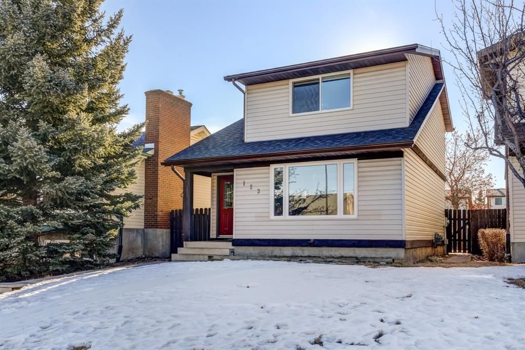Main Photo: 123 Silverstone Road NW in Calgary: Silver Springs Detached for sale : MLS®# A1175780