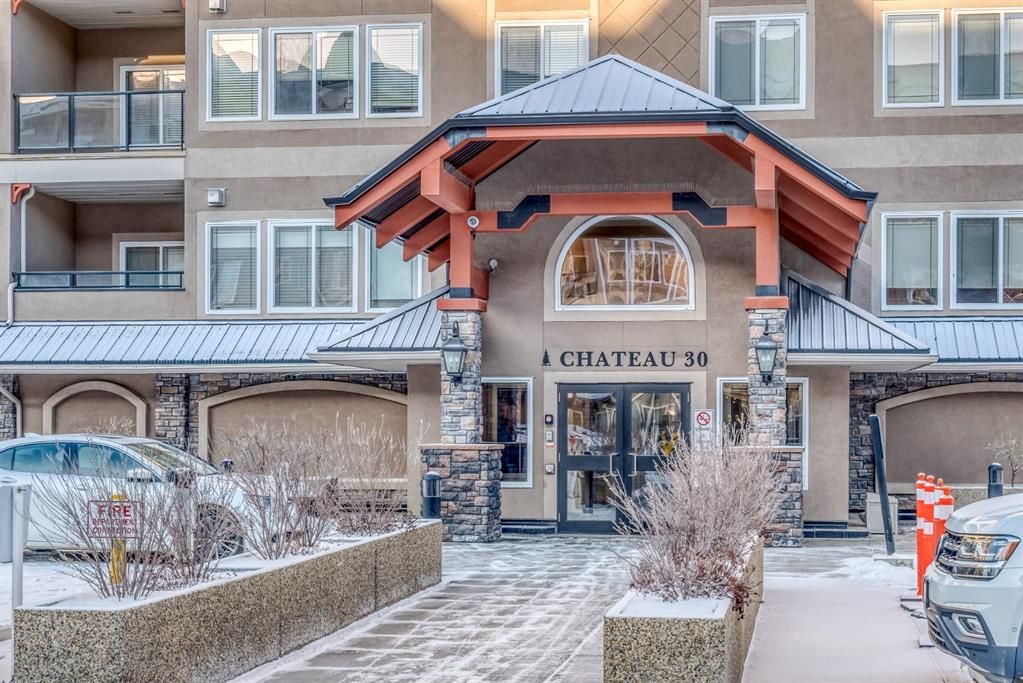Main Photo: 531 30 Discovery Ridge Close SW in Calgary: Discovery Ridge Apartment for sale : MLS®# A1175495