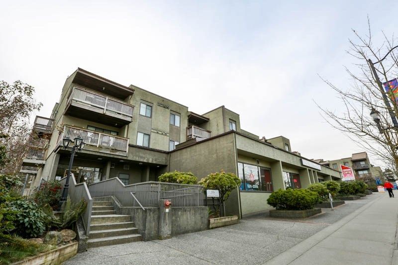 Main Photo: 212 836 TWELFTH Street in New Westminster: West End NW Condo for sale : MLS®# R2248955