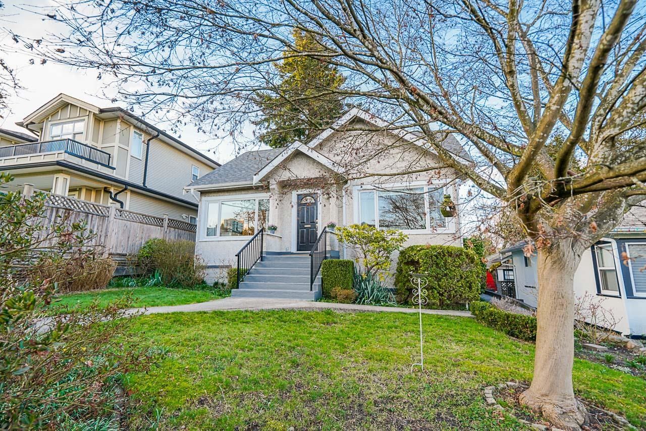 Main Photo: 329 CUMBERLAND STREET in New Westminster: Sapperton House for sale : MLS®# R2663051