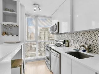 Photo 9: 2210 1188 RICHARDS Street in Vancouver: Yaletown Condo for sale in "Park Plaza" (Vancouver West)  : MLS®# R2669267