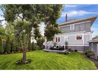 Photo 3: 123 Howe St in VICTORIA: Vi Fairfield West House for sale (Victoria)  : MLS®# 740114