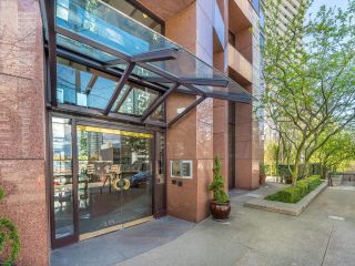 Photo 3: 15C 1500 ALBERNI Street in Vancouver: West End VW Condo for sale in "1500 ALBERNI" (Vancouver West)  : MLS®# R2767725