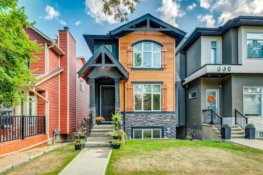 Main Photo: 608 15 Street NW in Calgary: Hillhurst Detached for sale : MLS®# A1258210
