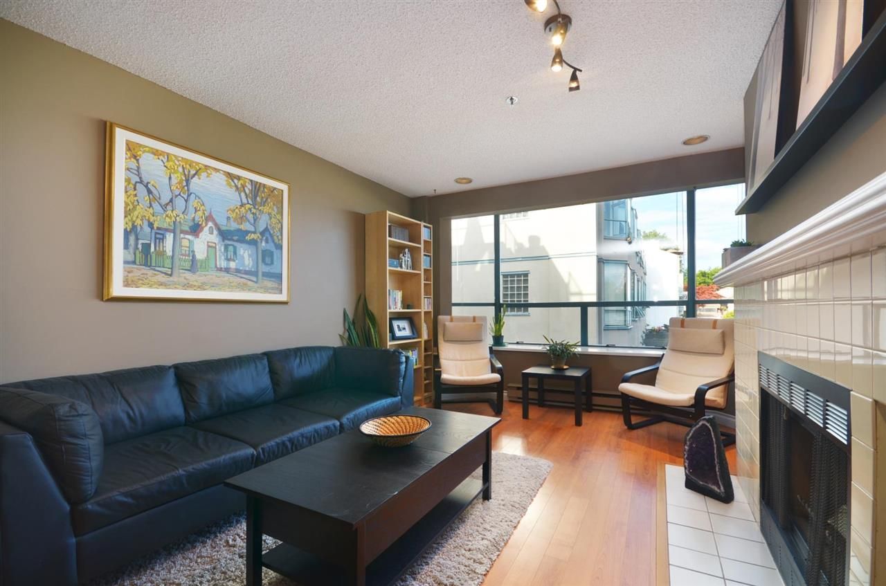 Photo 3: Photos: 26 939 W 7TH Avenue in Vancouver: Fairview VW Condo for sale in "Meridian Court" (Vancouver West)  : MLS®# R2326463