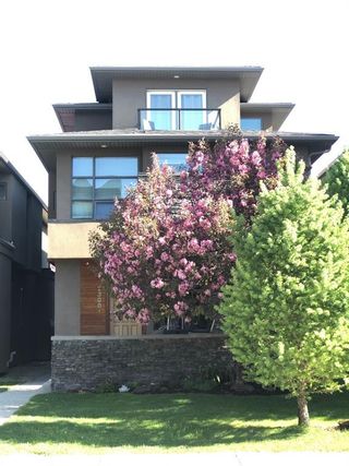 Photo 1: 2308 3 Avenue NW in Calgary: West Hillhurst Detached for sale : MLS®# A1051813