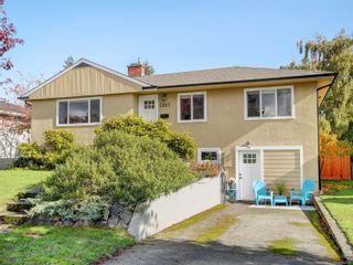 Photo 1: 2885 Queenston St in Saanich: SE Camosun House for sale (Saanich East)  : MLS®# 888600