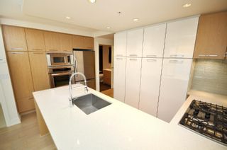 Photo 6: 330 2008 PINE Street in Vancouver: False Creek Condo for sale in "MANTRA" (Vancouver West)  : MLS®# V796892